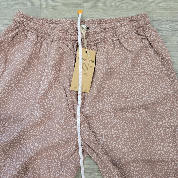 Thread & Supply NWT Pull On Tapered Casual Pants Size Large - Picture 9 of 10